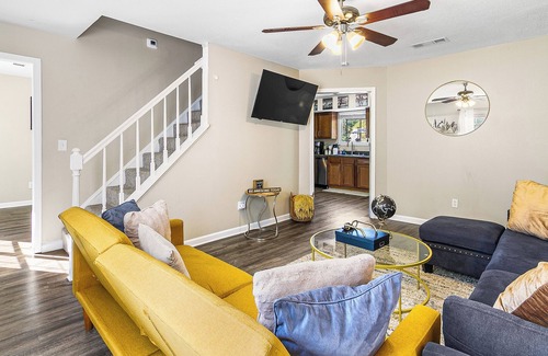 Church Street House | Cozy 3-bedroom house in Atlanta right by the airport Home away from home