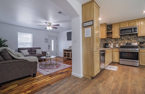 Franklin Park House | Cozy 3-bedroom house in Central Austin