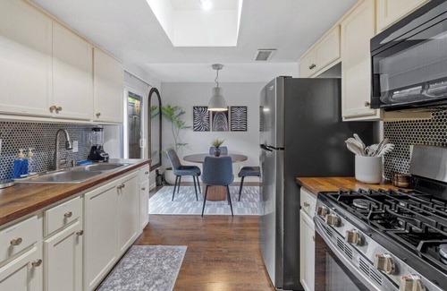 St. John - Coronado Hills House | Cozy 3-bedroom house in enchanting Austin with WiFi, AC & gated backyard