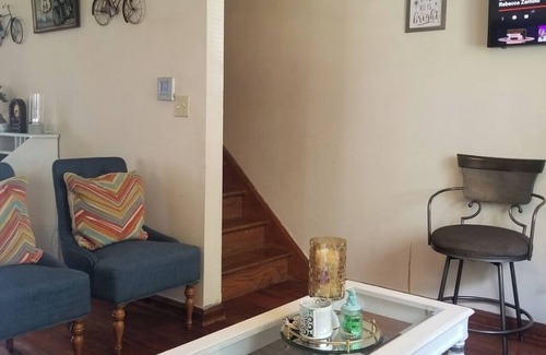 Easton House | Cozy 3-bedroom house in welcoming Easton with AC, WiFi. 2 minutes from downtown.