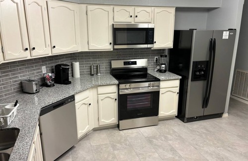 Barker House | Cozy 3-bedroom house in welcoming Houston with AC, WiFi