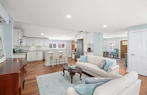 Milton House | Cozy 3-bedroom house in Historic Milton - Walk to Milton Theatre and Restaurants