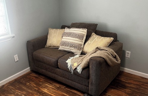 Newnan House | Cozy 3-bedroom house in beautiful Newnan with AC