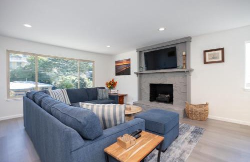 El Granada House | Cozy 3-bedroom house, ocean view, walk to beach!