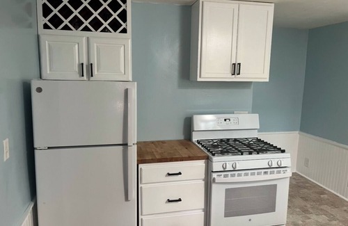 Niles House | Cozy 3-bedroom house on the river in Niles, Ohio with WiFi