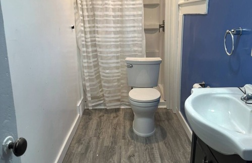 Niles House | Cozy 3-bedroom house on the river in Niles, Ohio with WiFi