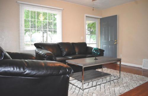 Adrian House | Cozy 3 Bedroom House