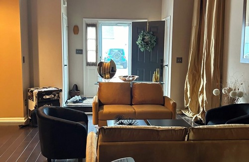 Greenbrier East House | Cozy 3-bedroom house in lovely Chesapeake with WiFi, AC