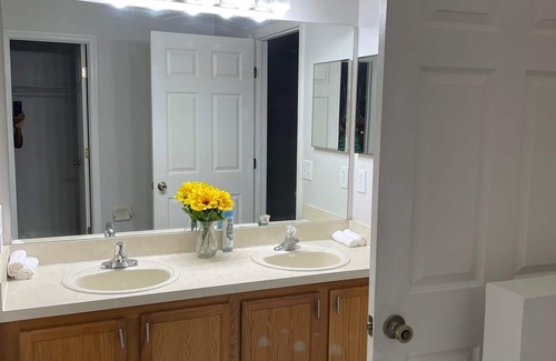 Sunset Ridge House | Cozy 3-bedroom house with AC and WiFi in fantastic Davenport