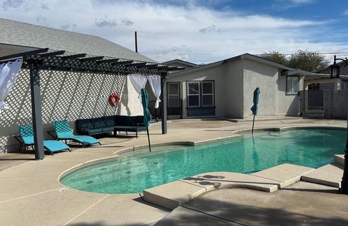 Sunrise Manor House | Cozy 3-bedroom house in delightful Las Vegas with Pool, WiFi, AC