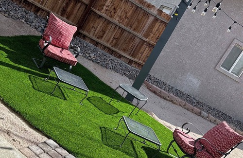Sunrise Manor House | Cozy 3-bedroom house in delightful Las Vegas with Pool, WiFi, AC