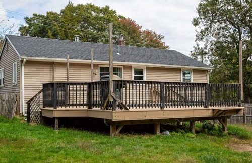 Montville House | Cozy 3-bedroom house near Mystic and Mohegan & Foxwood Casinos!
