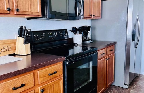 McKinney House | Cozy 3 Bedroom House with Beautiful Fireplace