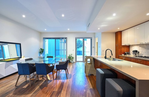 Subiaco House | Cozy 3-bedroom house with Wifi/AC and only mins from cafes and perth cbd.