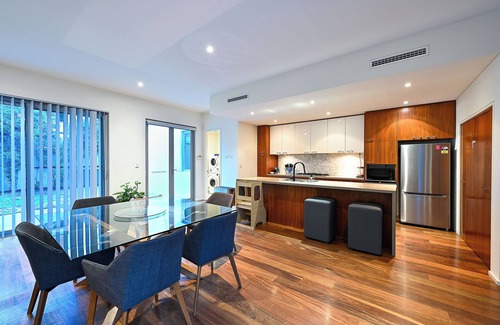 Subiaco House | Cozy 3-bedroom house with Wifi/AC and only mins from cafes and perth cbd.