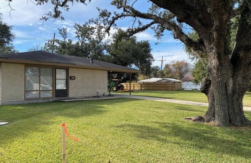 LaPlace House | Cozy 3-bedroom house with WiFi in quiet neighborhood