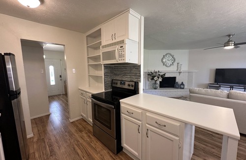 Allen House | Cozy 3-bedroom house with WiFi and AC in enjoyable Allen no chores