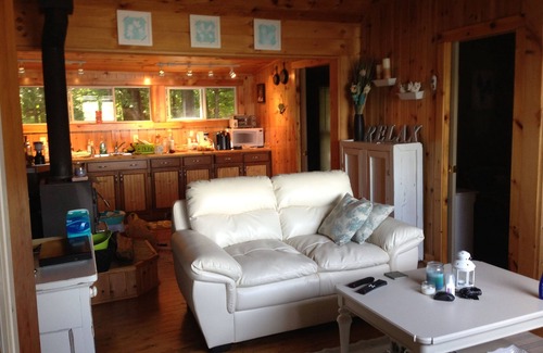 Torrance Cottage | Cozy 3 Bedroom Lakefront Cottage In The Muskoka For Rent