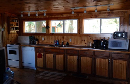 Torrance Cottage | Cozy 3 Bedroom Lakefront Cottage In The Muskoka For Rent