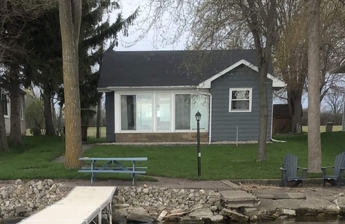 Oshkosh House | Cozy, 3 bedroom lakefront home