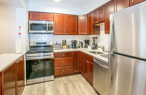 Nauck Apartment | Cozy 3 Bedroom Min to National Mall Great Location and Free Parking