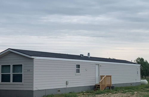 Pierre House | Cozy 3-bedroom mobile home in the Spring Creek Area just north of Pierre.