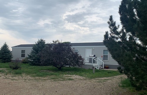 Pierre House | Cozy 3-bedroom mobile home in the Spring Creek Area just north of Pierre.