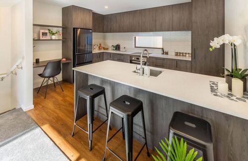 Addington House | Cozy 3-Bedroom near Hagley Park w/Garage