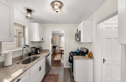 Euclid House | Cozy 3-Bedroom Near Cleveland
