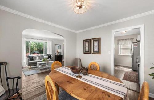Euclid House | Cozy 3-Bedroom Near Cleveland