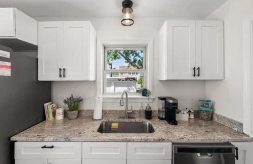 Euclid House | Cozy 3-Bedroom Near Cleveland