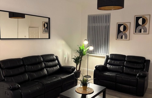 Smethwick House | Cozy 3-Bedroom Retreat in Birmingham