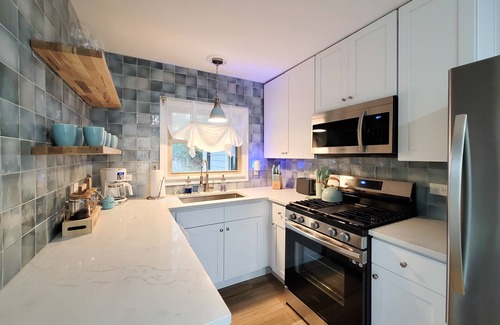 Barrington Cottage | Cozy 3 bedroom river cottage w/indoor fireplace