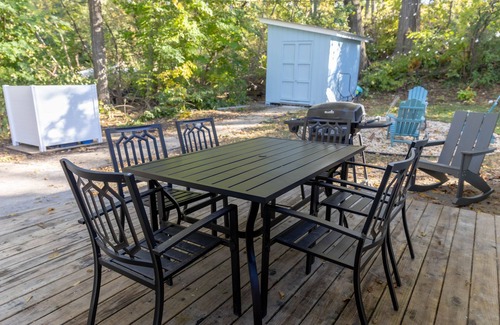 Barrington Cottage | Cozy 3 bedroom river cottage w/indoor fireplace