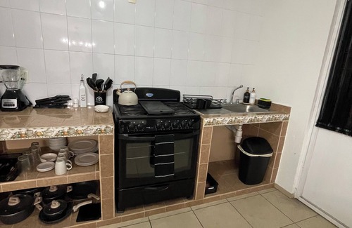El Pueblito House | Cozy 3-bedroom Roxbury House with WiFi, AC Pet friendly.