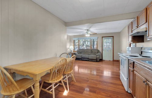 Jamestown Cabin | Cozy 3-Bedroom Rustic Cabin 1/2 Mile from Marina and Boat Ramp! #416