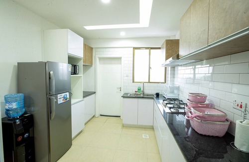 Thompson Estate Apartment | COZY 3-BEDROOM SERVICED APARTMENT IN LAVINGTON BY COZY HOMEs