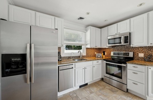 Southampton House | Cozy 3 Bedroom Southampton Village Oasis