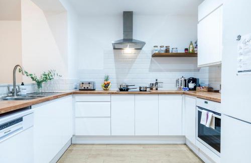 Epsom House | Cozy 3 Bedroom Terrace Cottage in Epsom