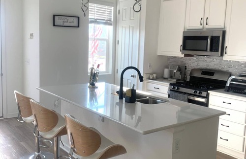 Commerce City House | Cozy 3-bedroom townhome in Commerce City, Co, near DIA, 18-min to downtown.