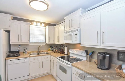 Columbia House | Cozy 3 Bedroom Townhome