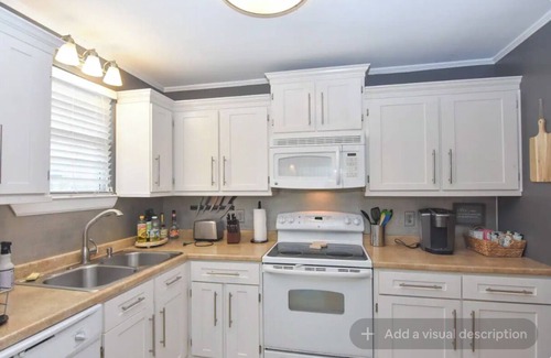 Columbia House | Cozy 3 Bedroom Townhome