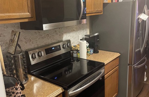 Chesapeake House | Cozy 3-bedroom townhome in amazing Chesapeake with AC, WiFi.