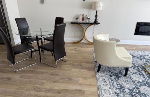 London House | Cozy 3 Bedroom Townhome Hyde Park Mall & Western University