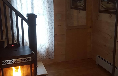North Troy House | Cozy 3 Bedroom Townhouse near Jay Peak - Newly Renovated