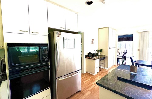 Farmington Hills Condo | Cozy 3-bedroom condo with WiFi and fitness in delightful Farmington Hills