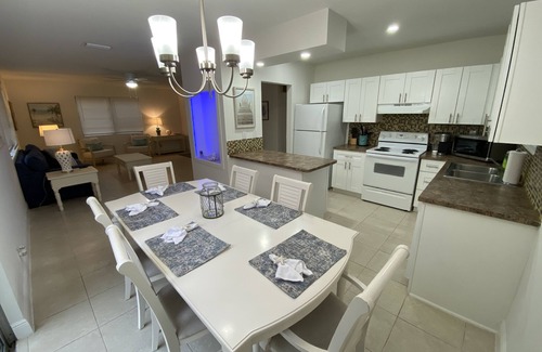 Sailboat Bend Apartment | Cozy 3 Bedroom Apartment Nestled In Tranquil Sailboat Bend!