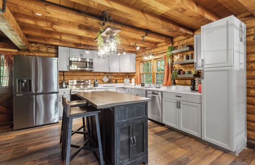 Saratoga Springs Cabin | Cozy 3-bedroom cabin in welcoming Saratoga Springs with WiFi, AC close to track.