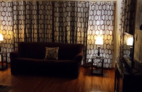 Downtown Toledo House | Cozy 3 bedrooms home.