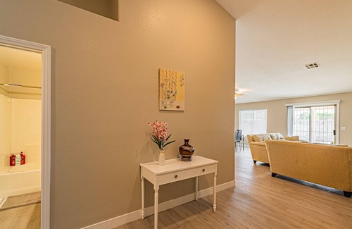 Sunrise Manor House | Cozy 3 Bedrooms with huge backyard and patio